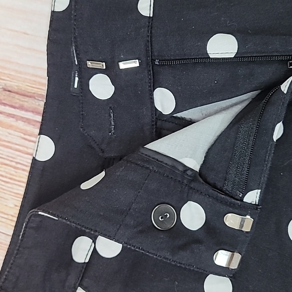 NY&CO 7th Avenue Design Studio Cuffed Polka Dot Shorts - Picture 4 of 8